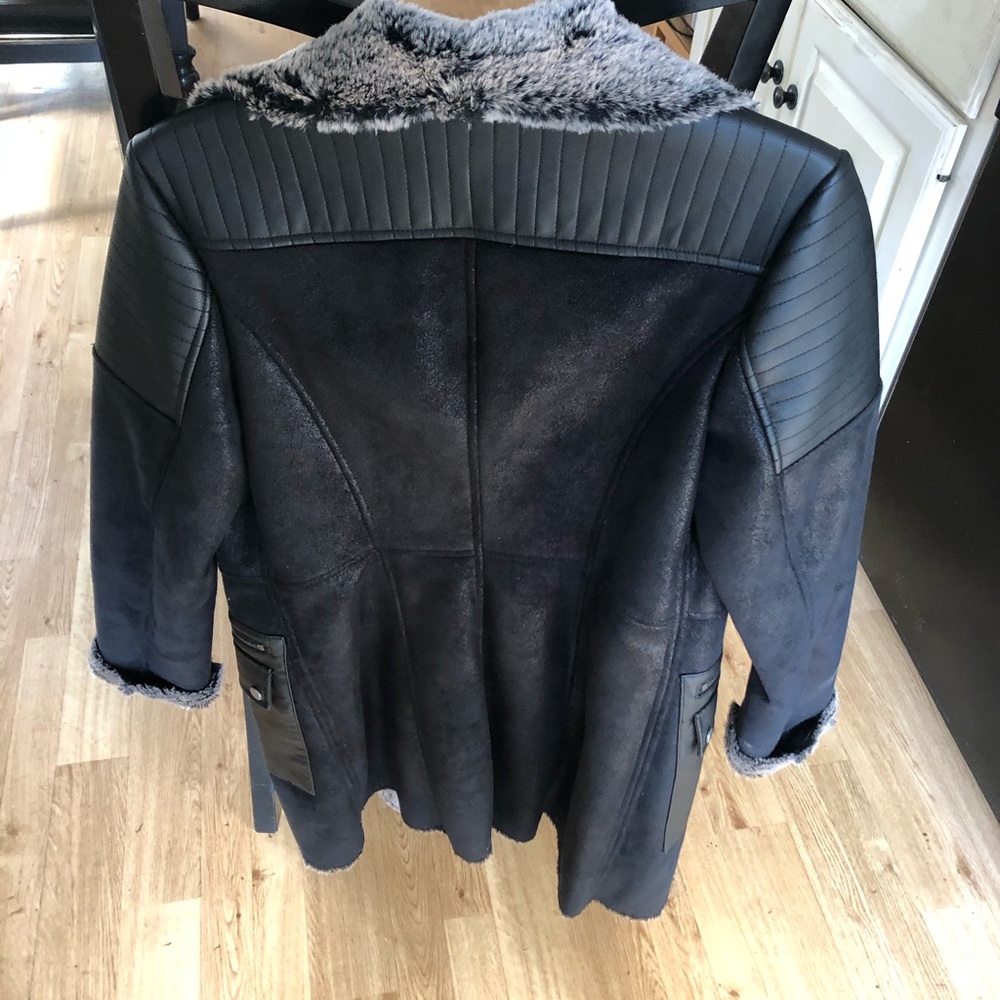 Coat - Picture 7 of 8